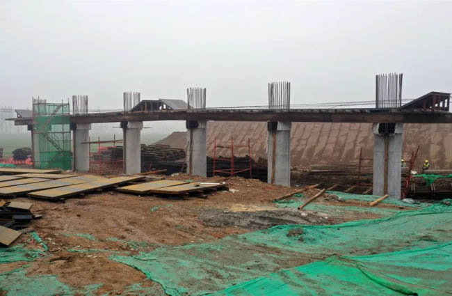 黃石高速辛集東互通與石衡高速辛集段項目施工穩(wěn)步推進